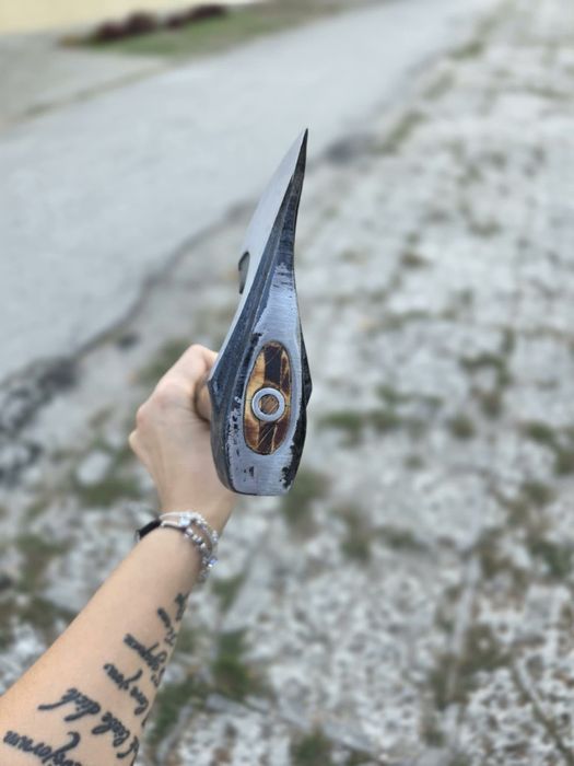 Ръчно изработена брадва – уникален дизайн, здрава стомана, дървена дръжка