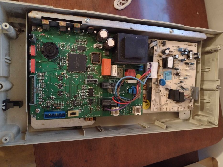 Vând placa electronică Centrală termică De Dietrich 2.24