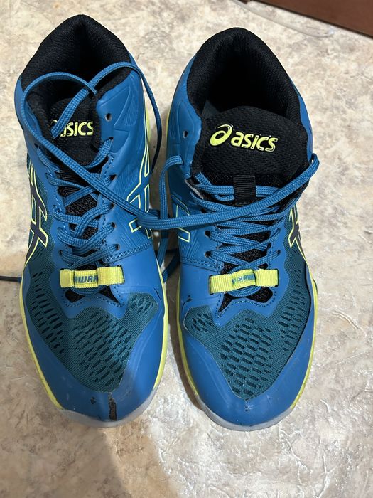 Продам asics в хорошем состоянии