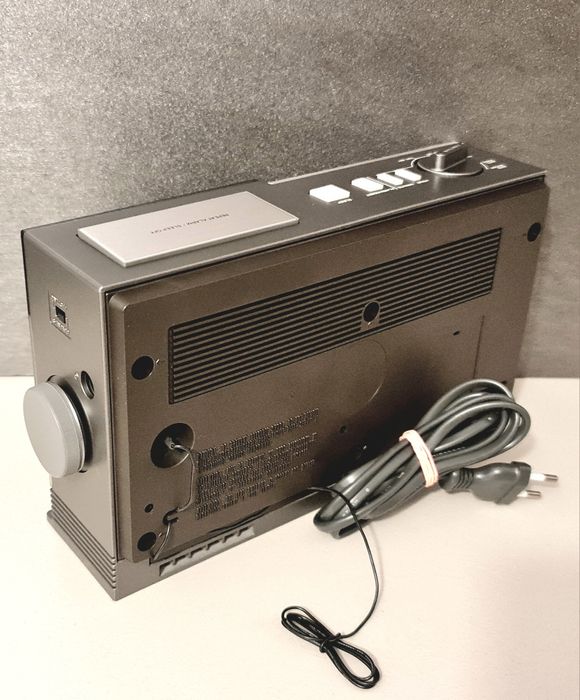 Sony icf c 22 w .