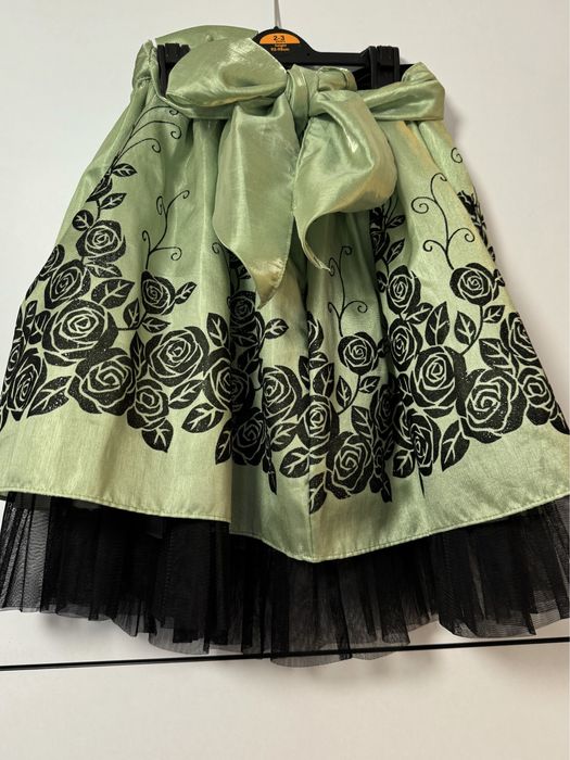 Официална пола 122/128см + подарък