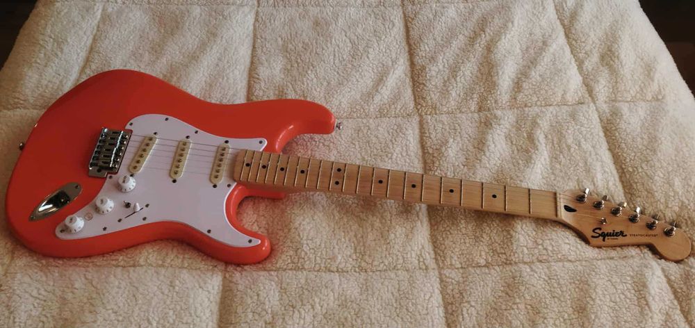 Squier Stratocaster + Eric Clapton Mid Boost kit