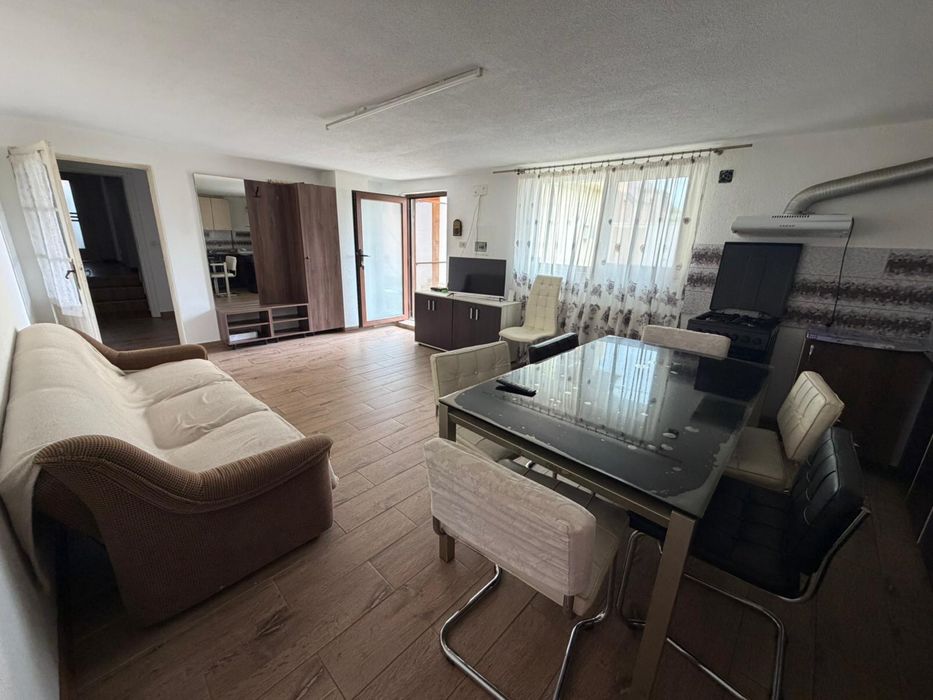 Închiriez casă individuală spațioasă 5 camere ( 200mp ) compusă din 2 apartamente cu intrare separată