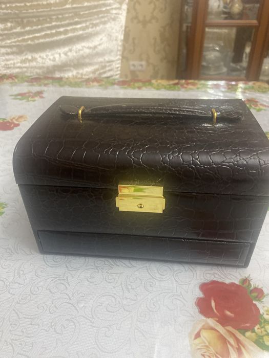 Продается шкатулка  для украшений