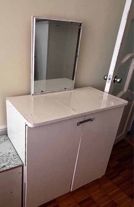 отдам тумбочку даром