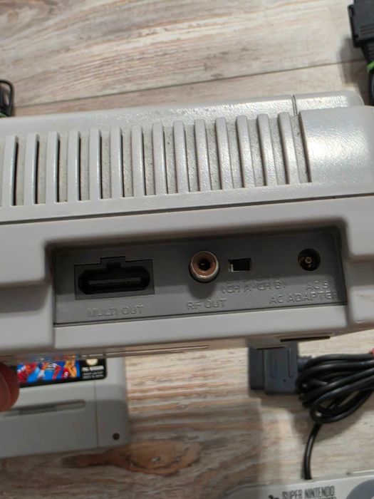Super Nintendo Entertainment System SNES cu joc versiunea PAL