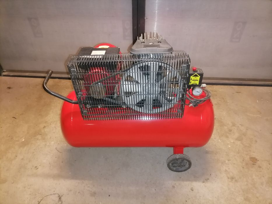 Compresor aer Fiac cu butelie 100L, 8bar, 260L/min refulat monofazat,