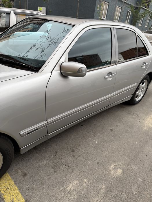 Mercedes-Benz E 220 1996 — 3
