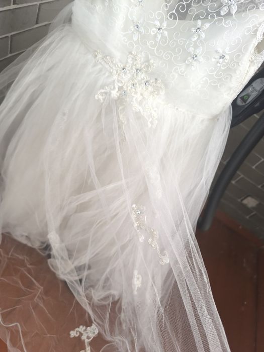 Платья на выпускной бальные