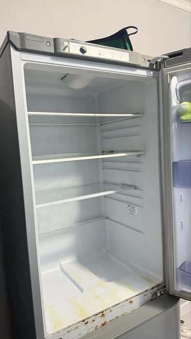Продам рабочий холодильник 15.000