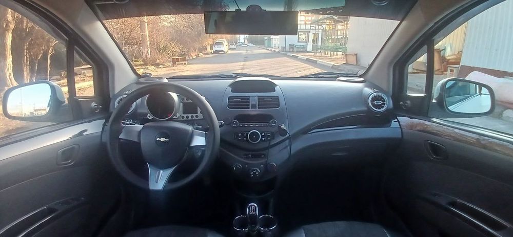 Spark sotiladi 2015 yil 2 poz xolati yaxshi gaz 4 pok