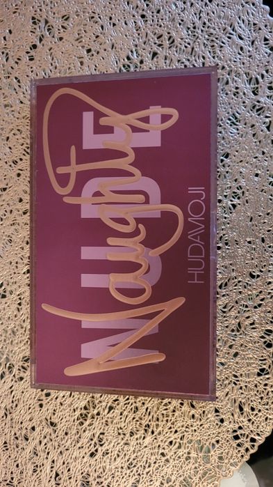 Paletă de farduri cu 18 culori pigmentate