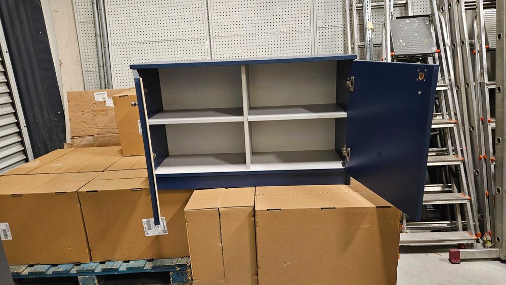 Шкафове за офис или дома