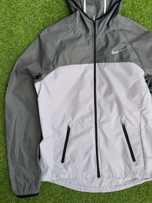 Дамско горнище / ветровка : Nike Women’s Racer Running Woven (Grey) S