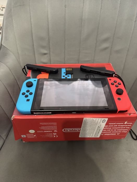 Nintendo Switch ( utilizat de maxim zece ori)