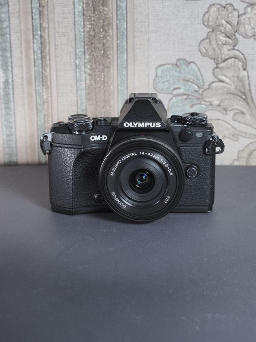 Olympus OM-D E-M5 Mark II