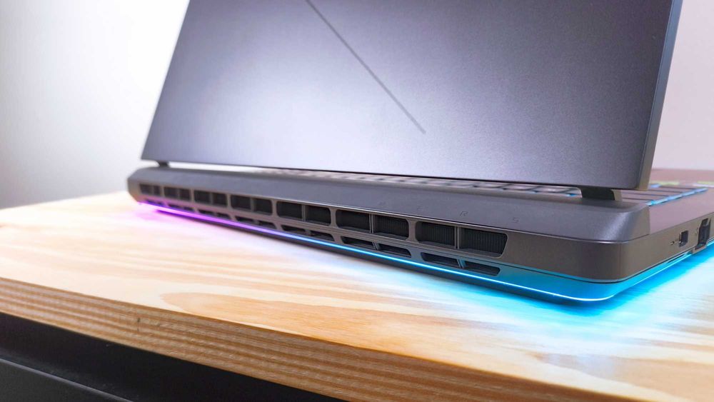 Ултра екстремен геймърски лаптоп asus rog strix g18