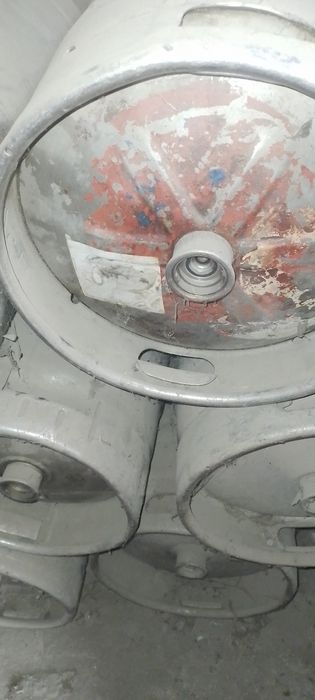 Пивные бочки и ящики