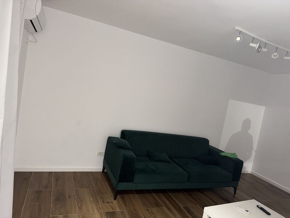 Canapea eleganta din catifea verde stare foarte buna