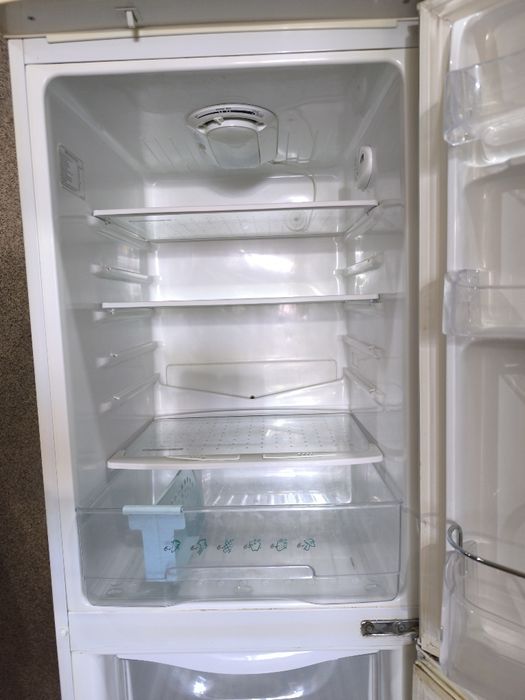 Продам холодильник б/у 40000тг