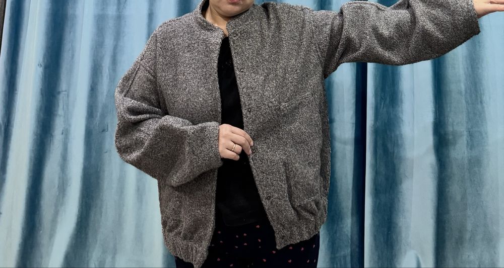 Продам бомбер,ZARA