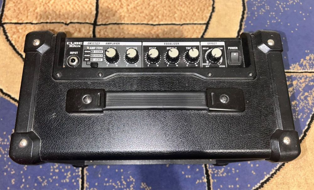 Гитарный усиоитель Roland