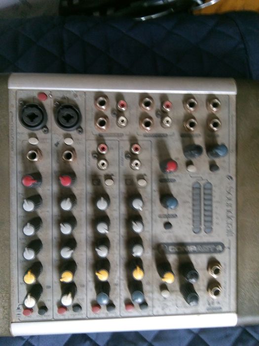 Mixer Soundkraft, Hughes.  &.  Kettner