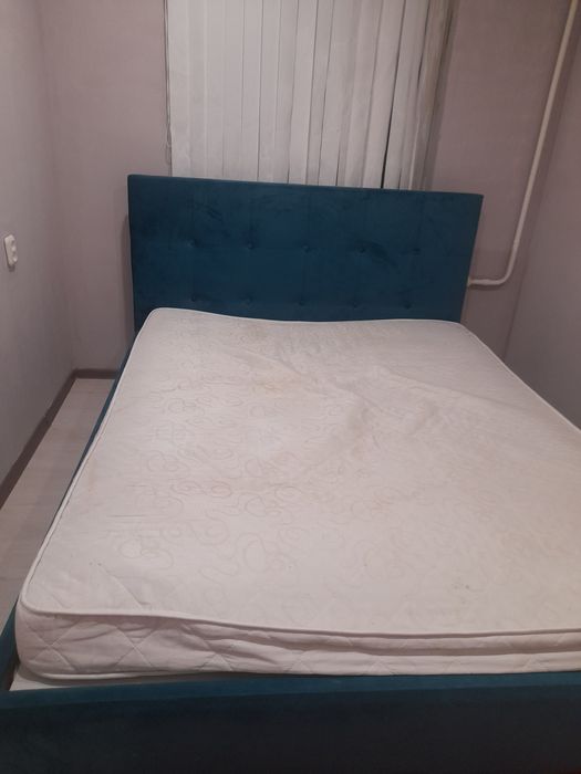 Двуспальная кровать  с матрацем