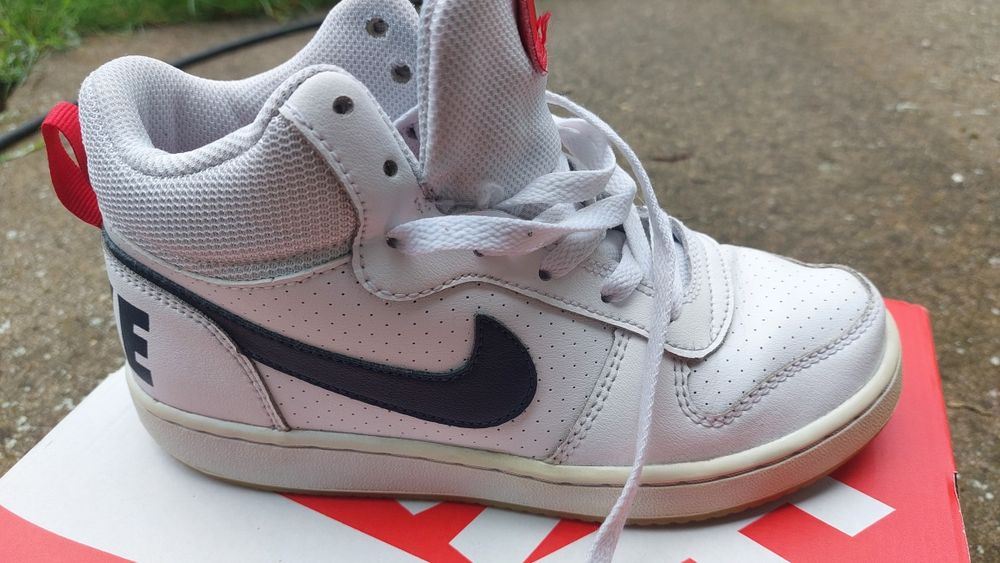 Adidasi Nike inalti copii 36 alb