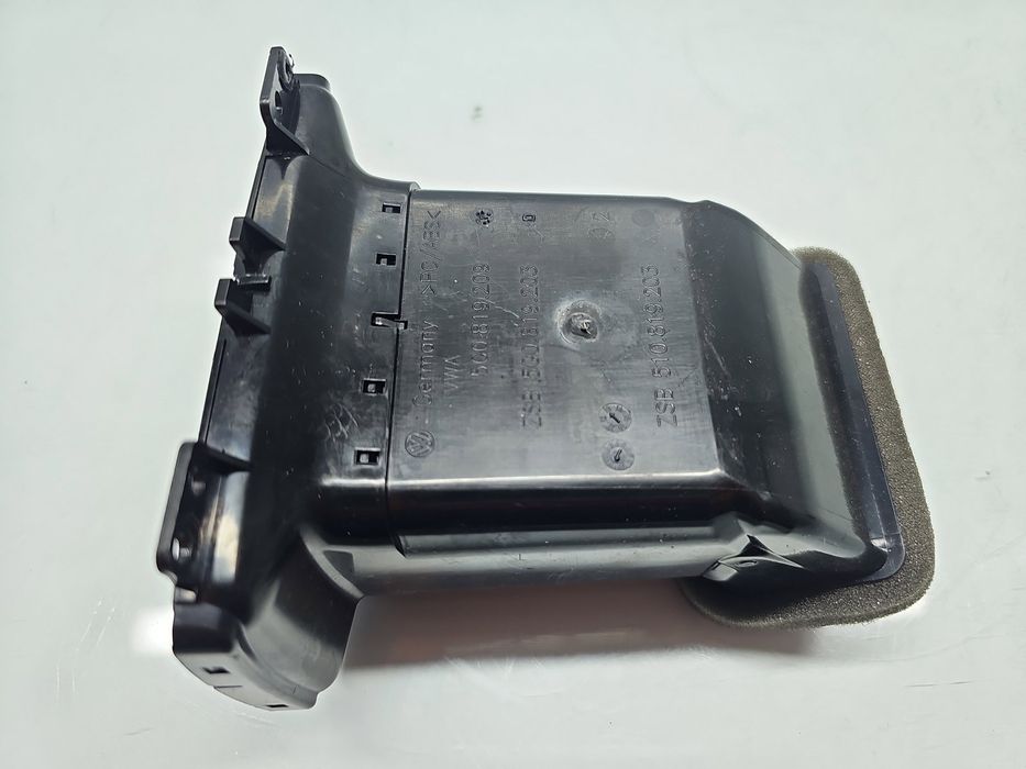 Grila aerisire spate Volkswagen Golf 7 (5G) [Fabr 2014-prezent] 5G0819
