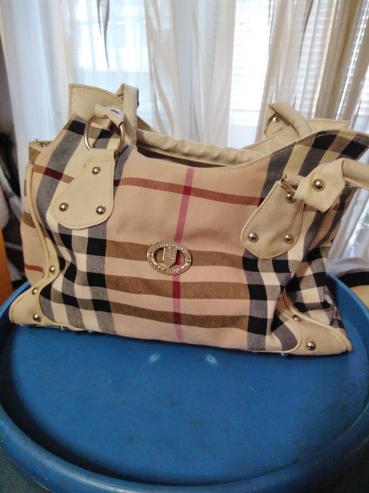 Дамска чанта, изгодно доста е запазена.