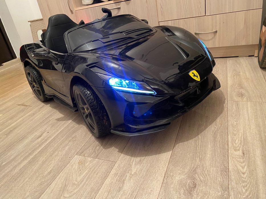 Продам детскую машинку электронный