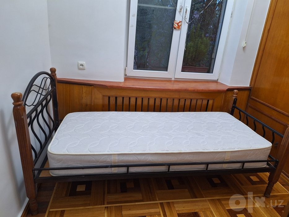Кровать с ортопедическим матрацом