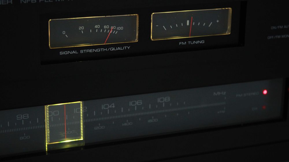 Tuner analogic Yamaha Natural Sound CT-V2.