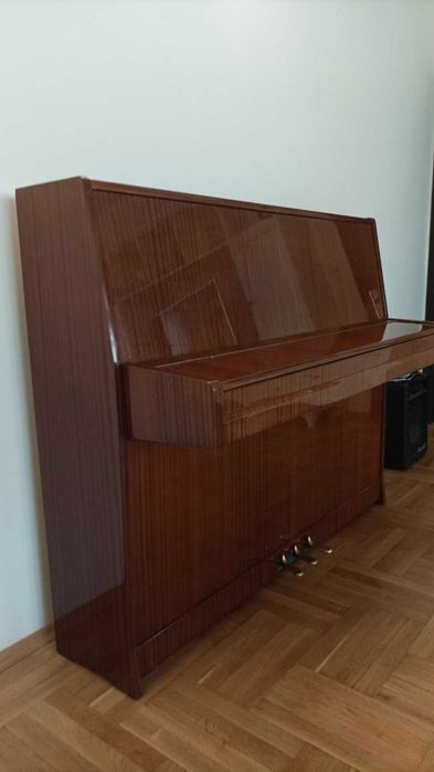 Чешко пиано Petrof