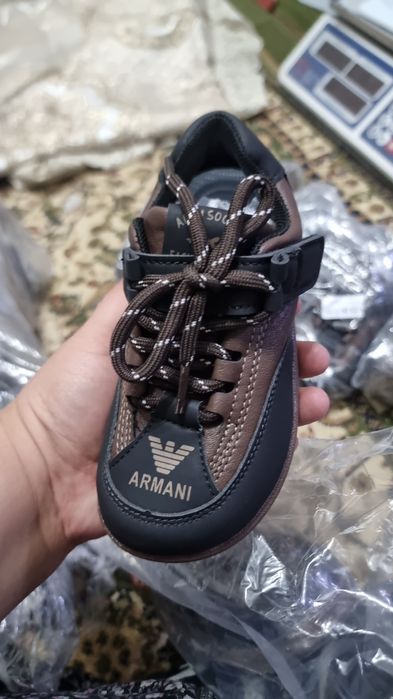 Oyoq kiyimla sotiladi xitoyda ishlab chiqarilgan sifati zur