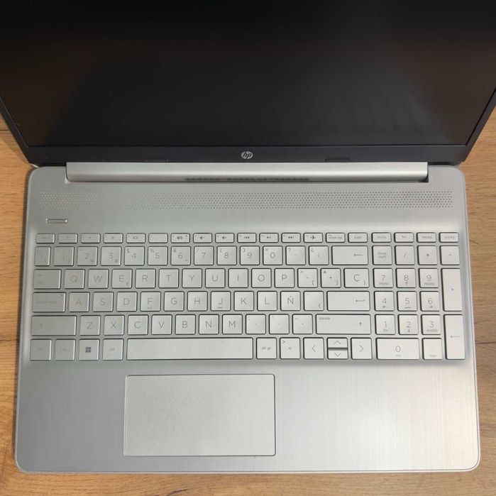 Laptop HP 15s AMD Ryzen 7 5700U SSD 1TB RAM 16GB Silver - GARANTIE 12 LUNI | TrueGSM