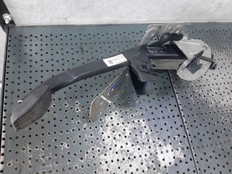 pedala ambreiaj  ford kuga 1  2.0 tdci  3m51-2467-ar