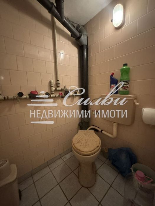 САМОСТОЯТЕЛНО ТЪРГОВСКО помещение с лице към улица - кв. Добруджански!