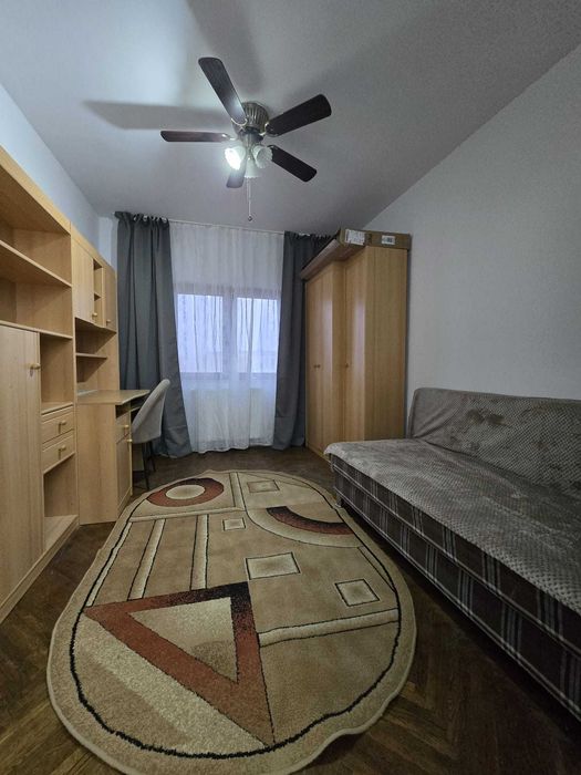 Inchiriez Apartament 4 Camere Decomandat