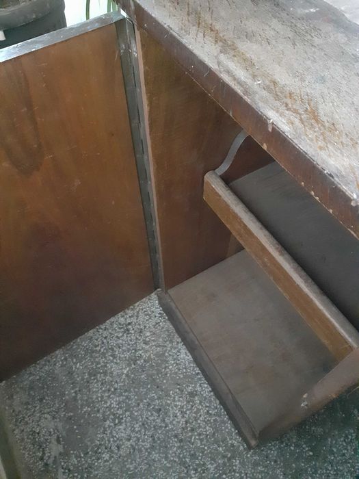 Продавам ретро бюро