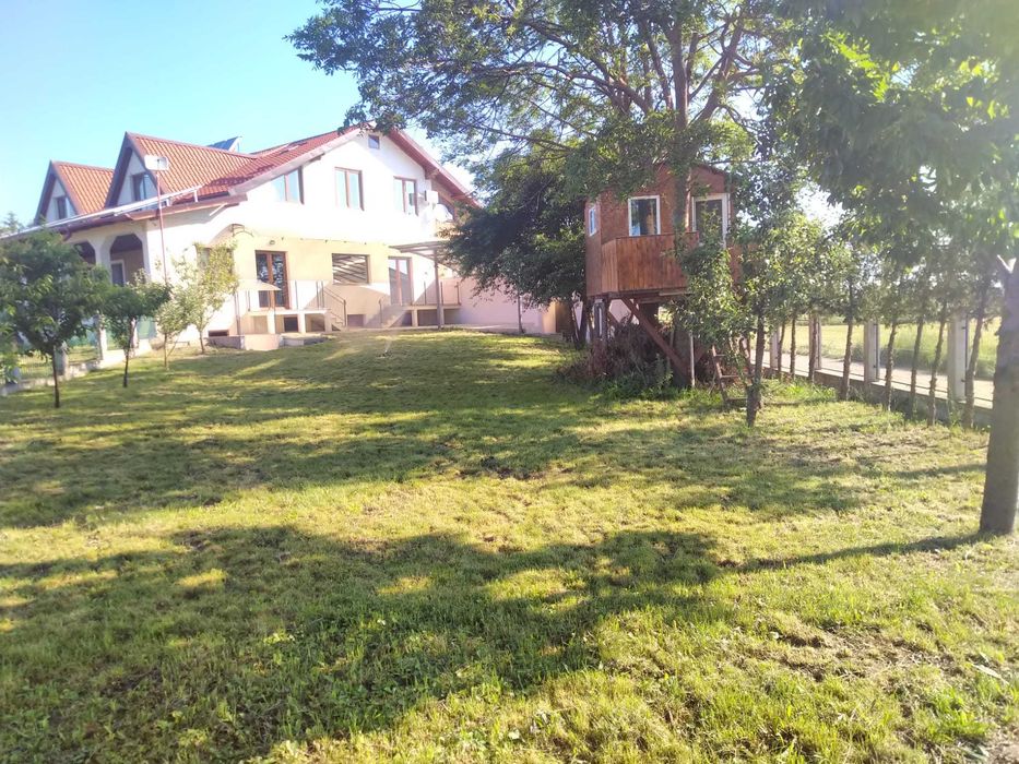 Apartament 120mp + curte generoasa