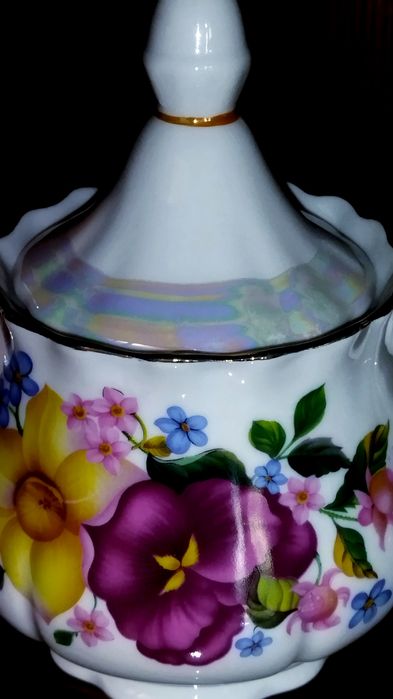 Фарфоровая сахарница с перламутром