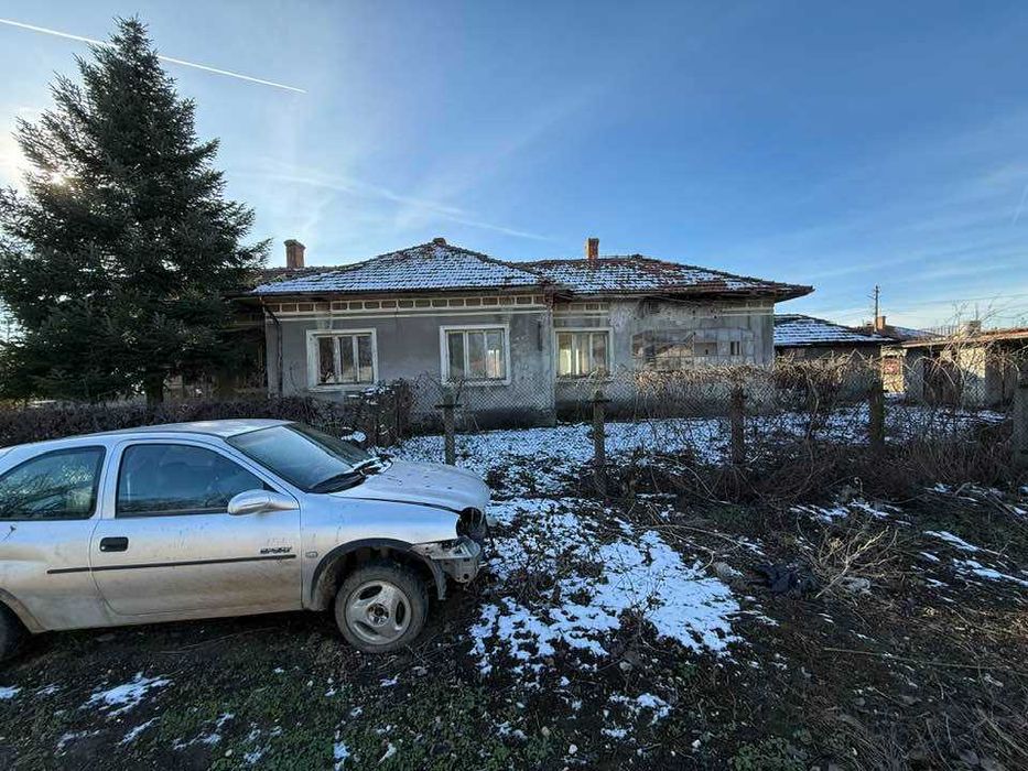 2 имота -232кв къща   / парцел 1440 кв двор  в с. Калипетрово