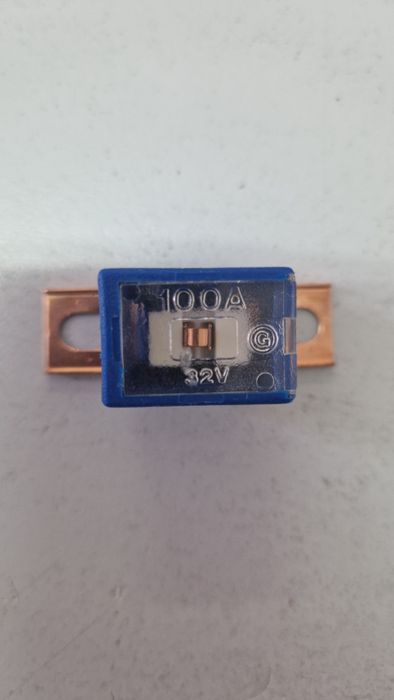 Предохранитель 100А.