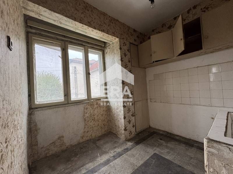 Продава се Тристаен апартамент в Силистра, Център - 76 кв.м за 727 €/кв.м - Снимка #6