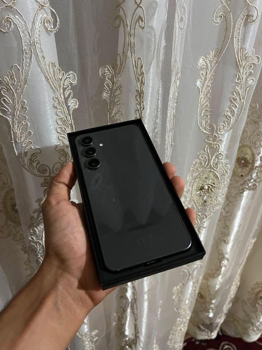 Samsung s 24 fe.