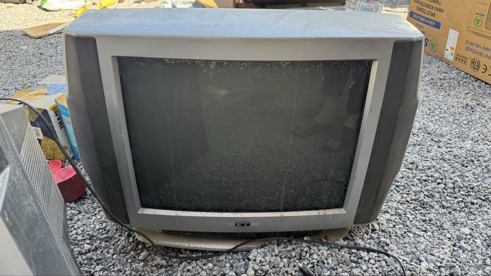 Televizor sotiladi