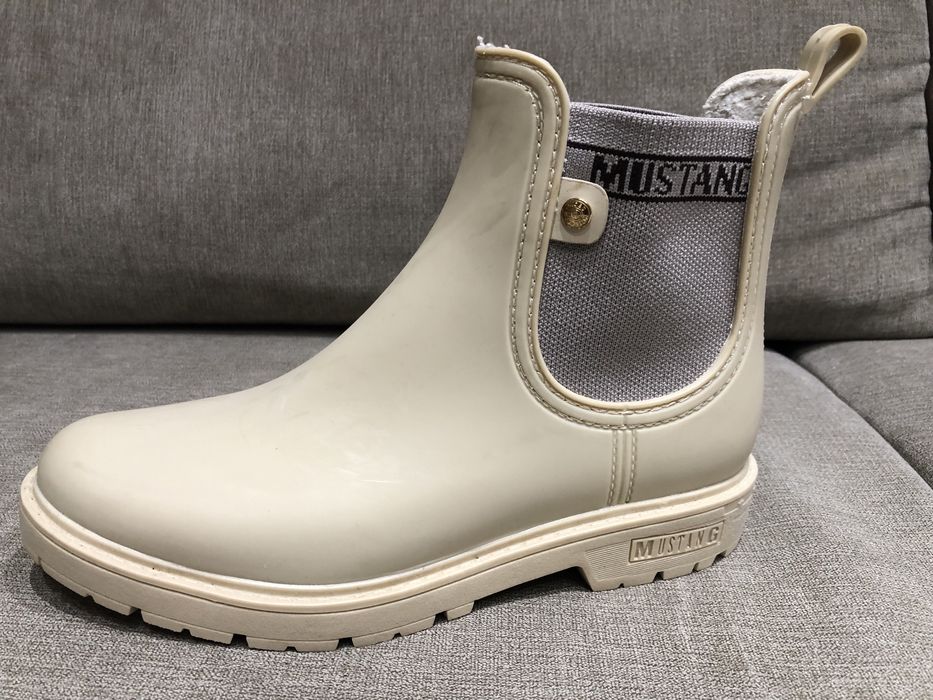 Нови дамски боти “Mustang”