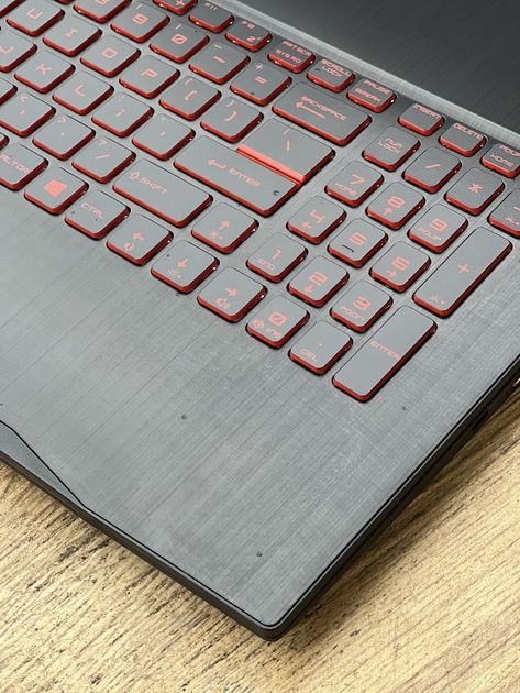 Ноутбук MSI-17F3